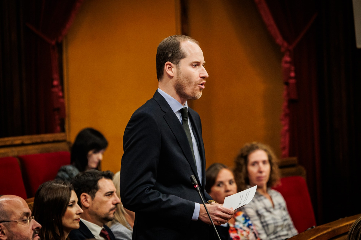 Juan Fernández: “Es triste que un año después, solo podamos hablar de cesiones a los independentistas y corrupción”